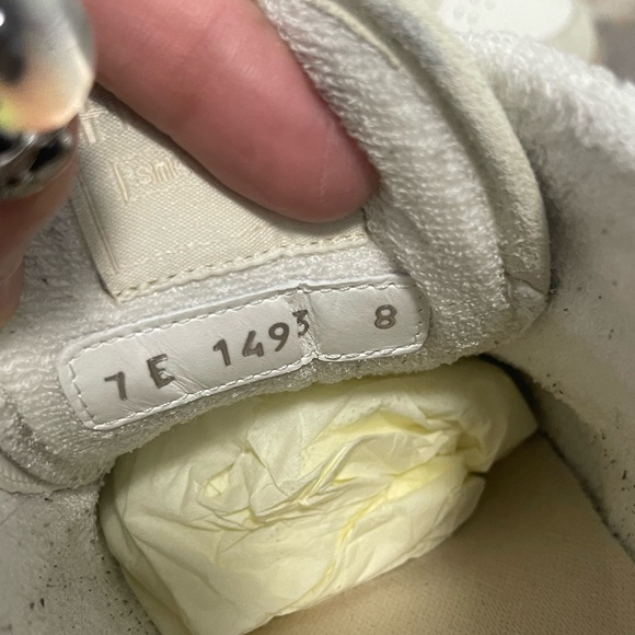 EUC Men’s Size 8 (Euro Sz 41) Fendi Match Low Top Suede Sneakers In White/Beige - Picture 13 of 17